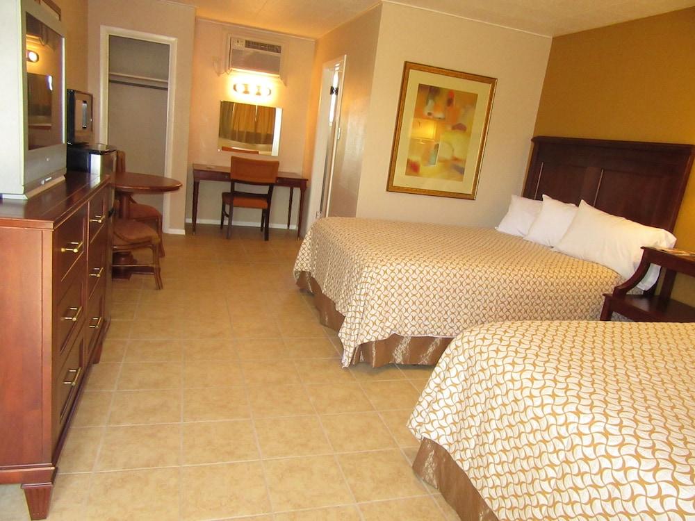 El Patio Inn photo 18