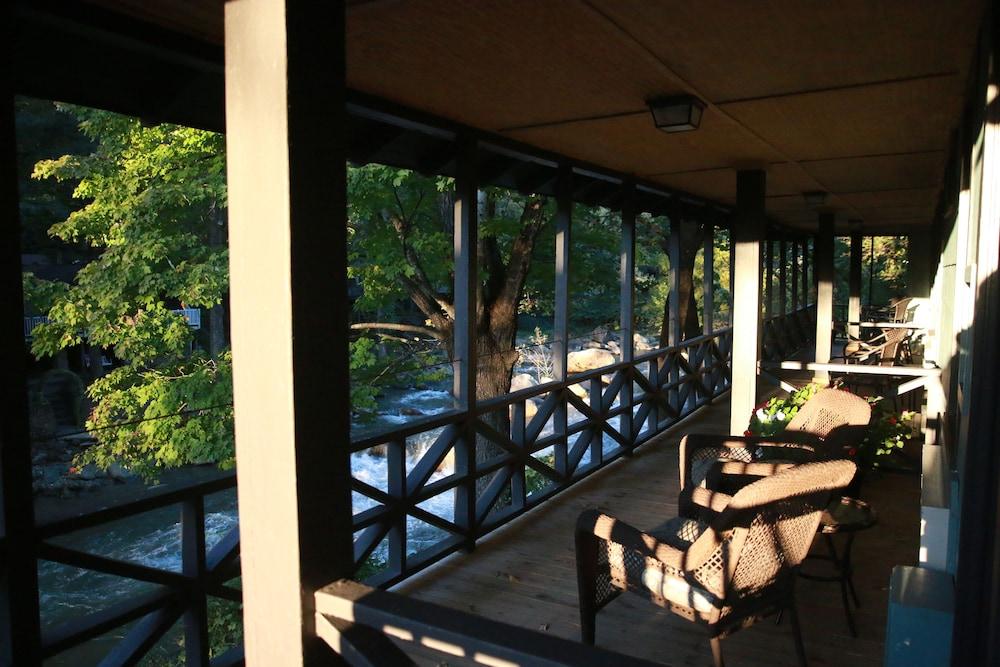The Riverside Lodge at Chimney Rock photo 34