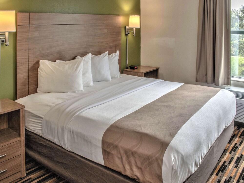 Quality Suites Lake Wright - Norfolk Airport photo 9