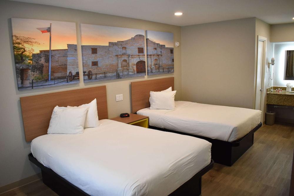 Days Inn by Wyndham San Antonio Alamo/Riverwalk photo 9
