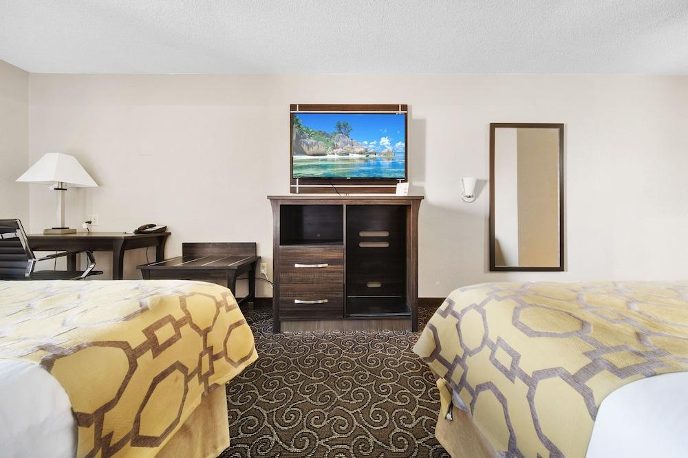 Baymont by Wyndham Muncie Near Ball State University photo 19