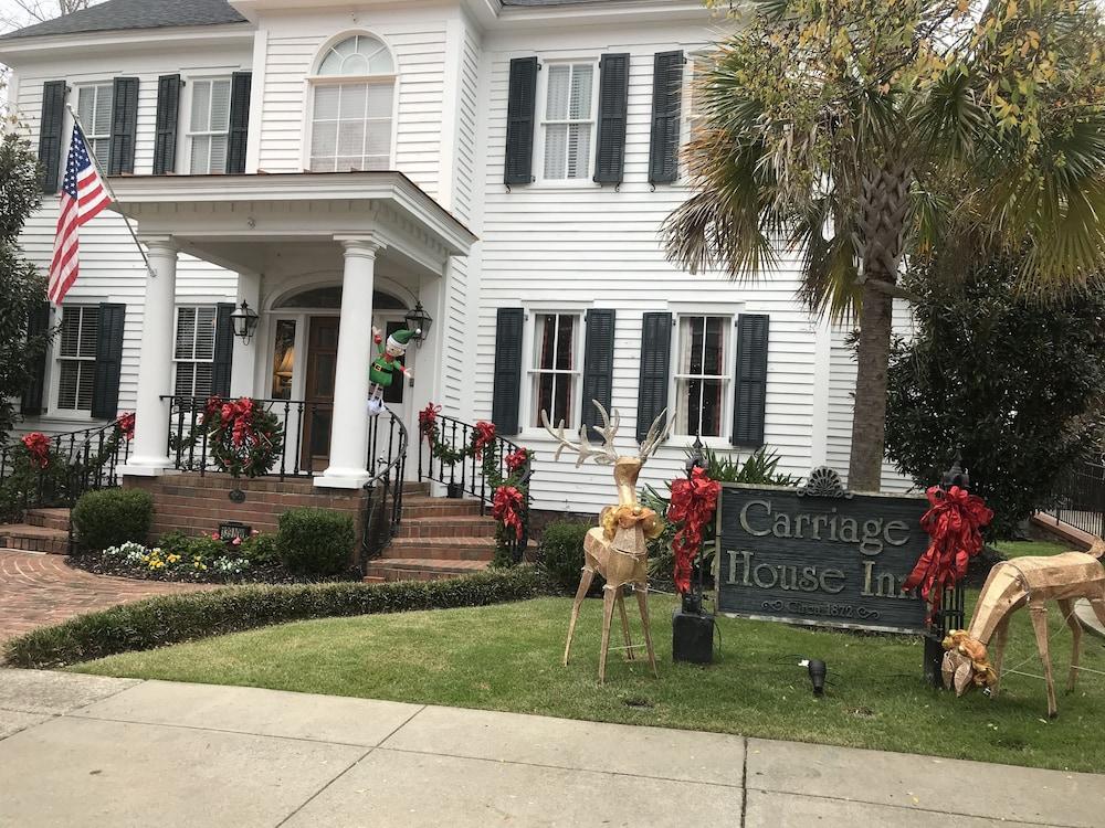 Carriage House Inn photo 46