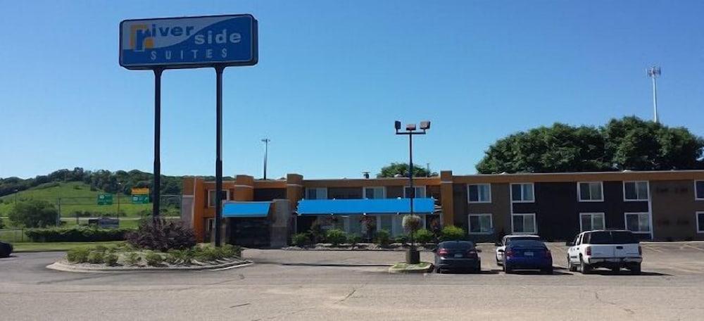 Riverside Suites photo 1