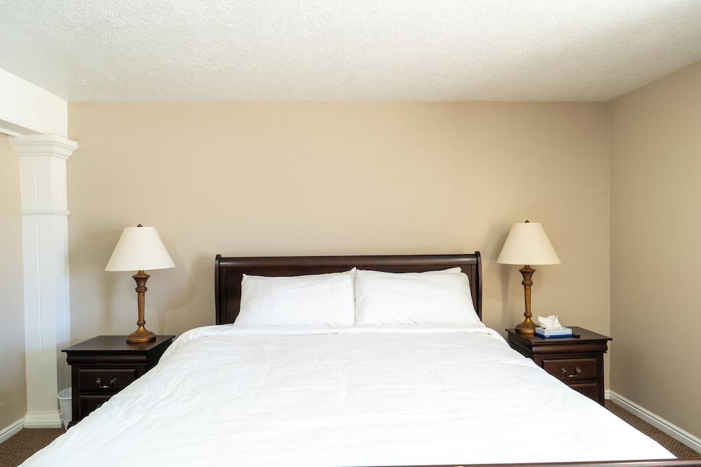Road Creek Inn photo 56