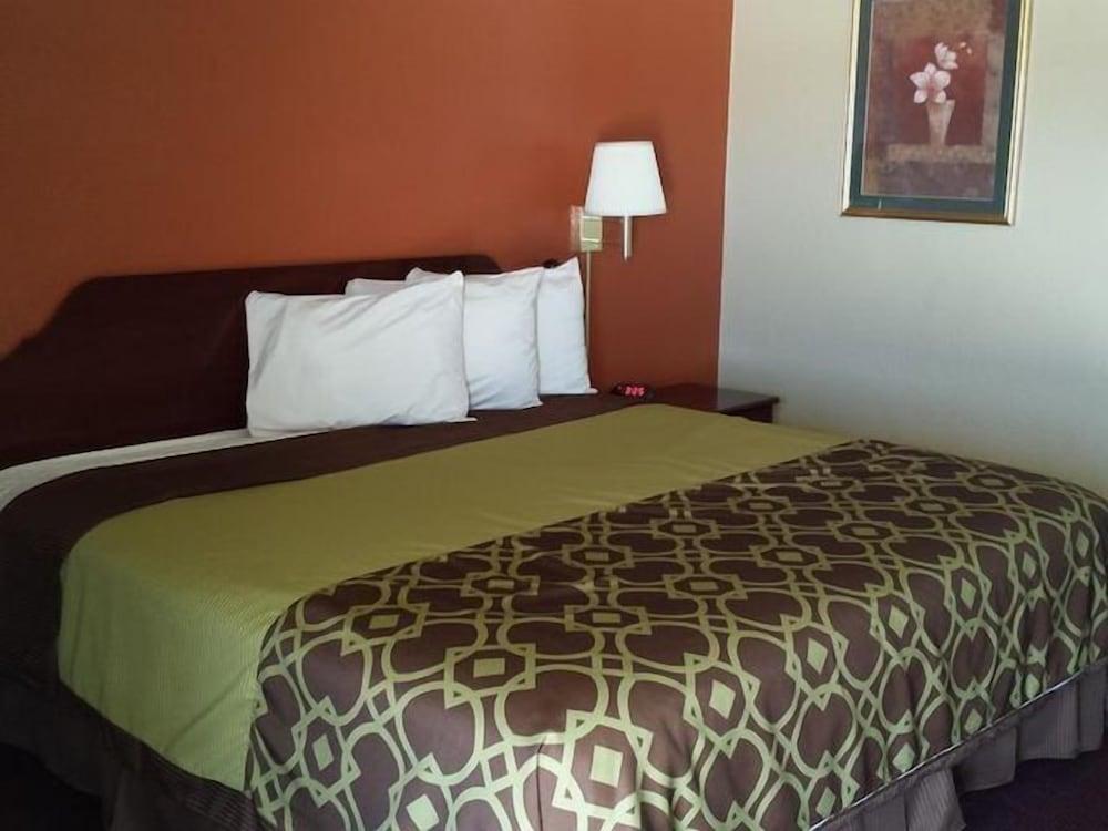Deluxe Inn Motel photo 15