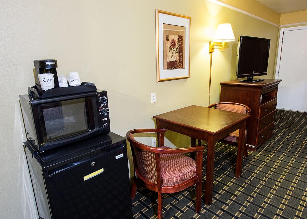 Econo Lodge Blythe photo 12