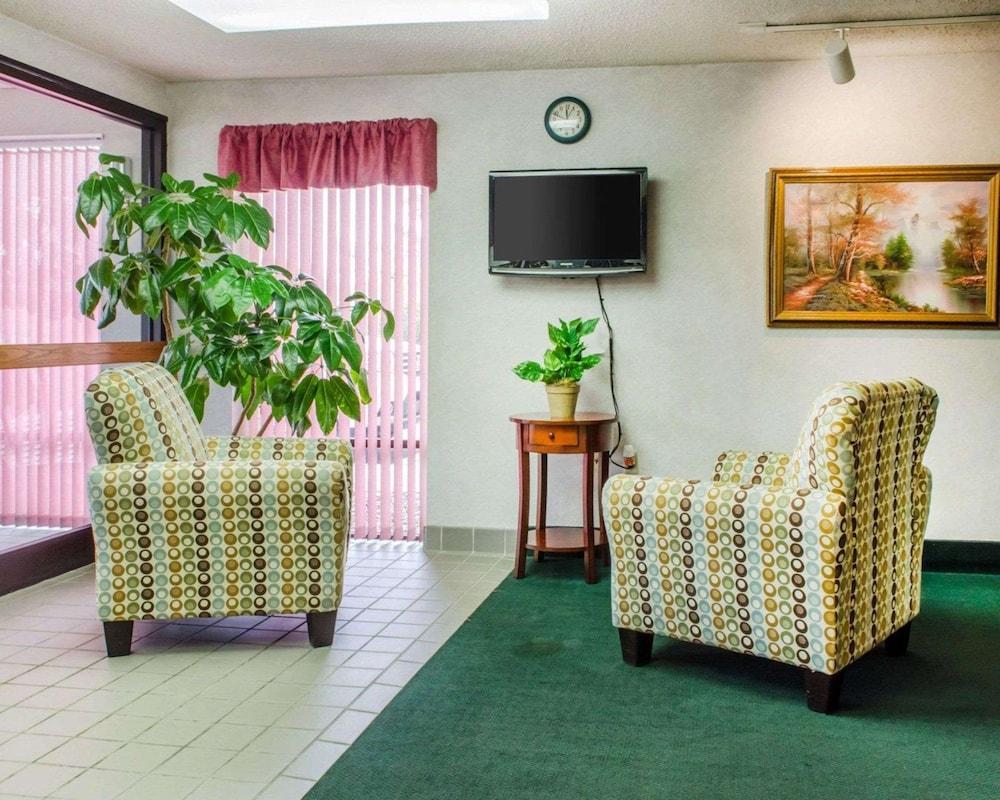 Econo Lodge Mifflintown photo 2