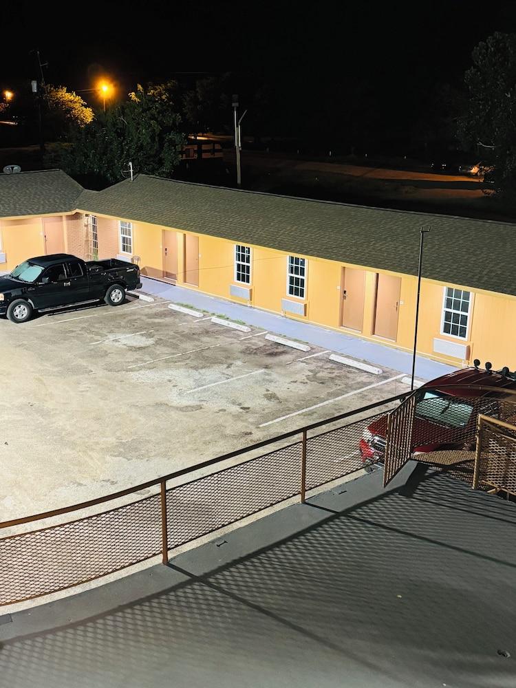 EXPRESS INN & SUITES photo 5