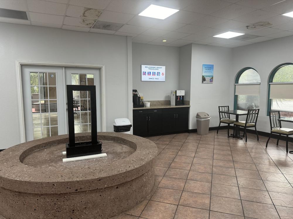 Motel 6 Savannah, GA- Gateway & I-95 photo 7