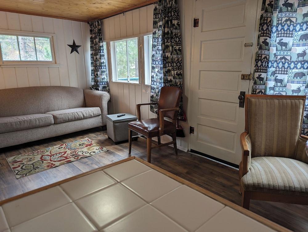 Ponderosa Pines Inn and Cabins photo 22