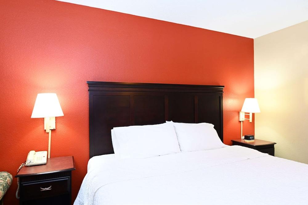 Hampton Inn Richmond-Southwest-Hull Street photo 4