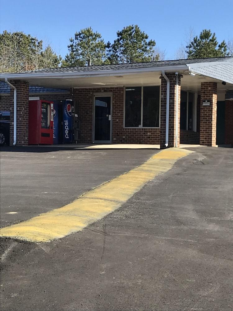 Budget Inn Franklinton photo 4