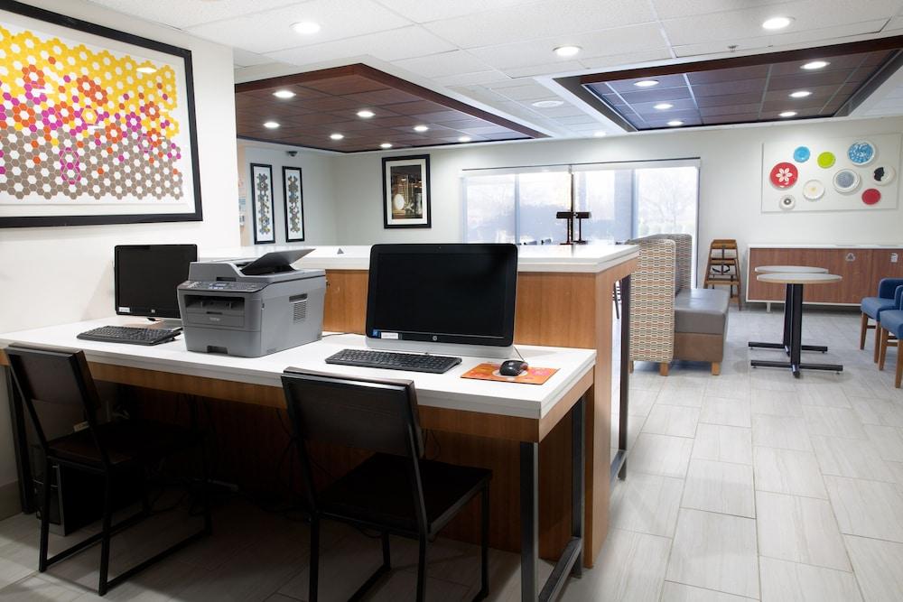 Holiday Inn Express & Suites Dayton-Huber Heights by IHG photo 44