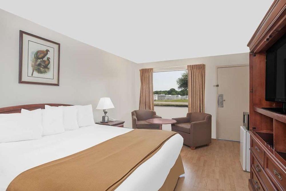 Courtyard Hotel & Event Center photo 4