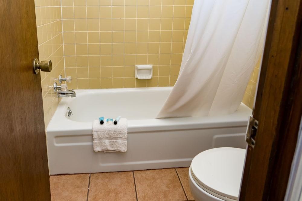 Travelers Inn photo 8