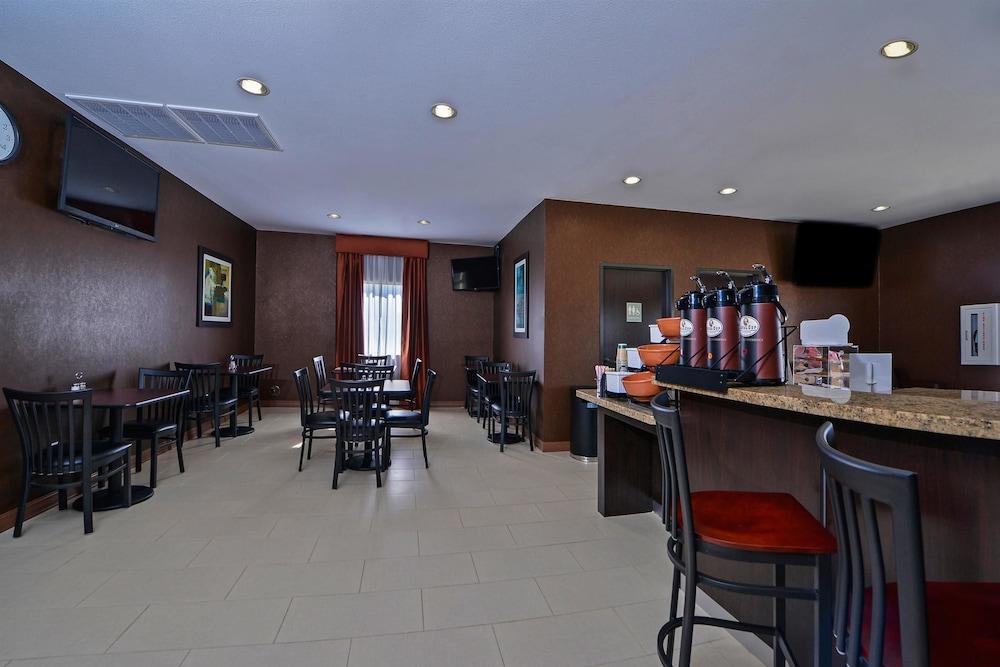 Americas Best Value Inn & Suites Cuero photo 26