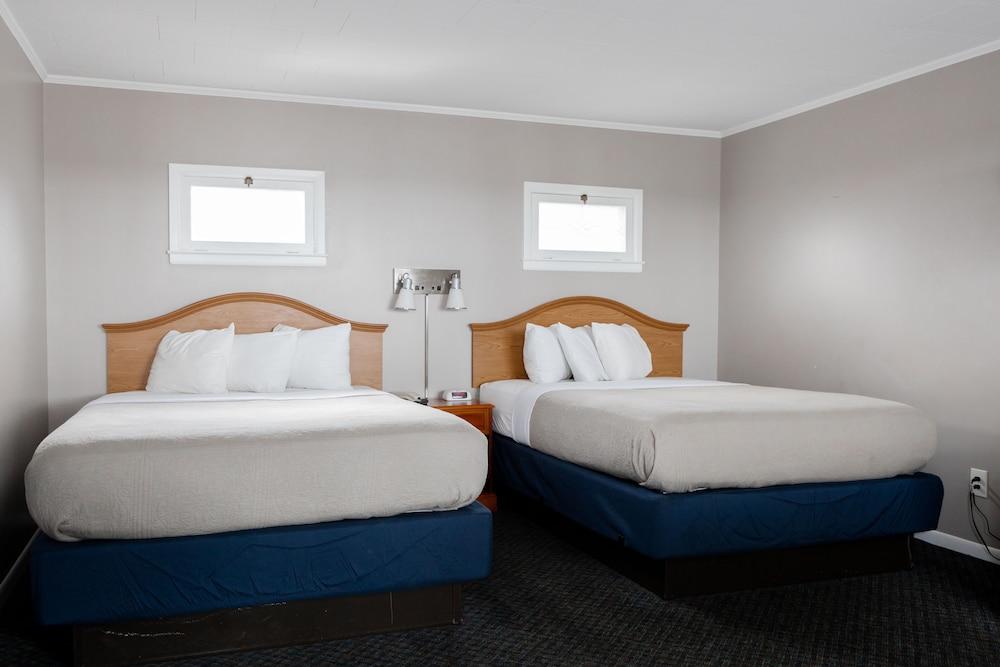 Admiral Motel photo 20