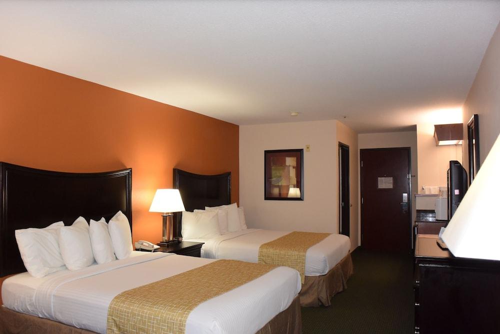 Travelodge Suites by Wyndham Newberg photo 99