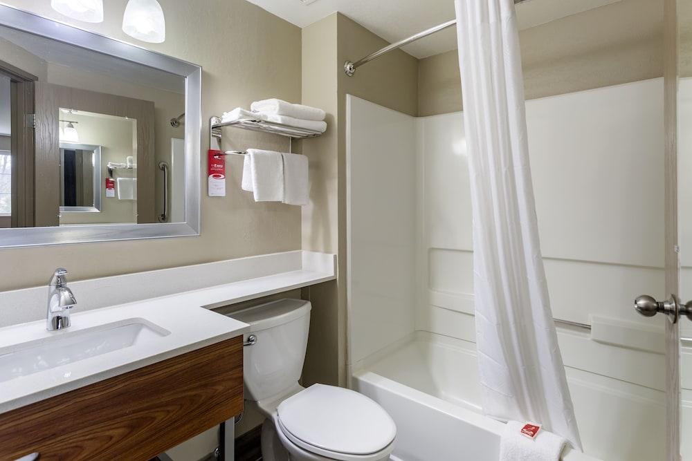 Econo Lodge Inn & Suites Dickson photo 25