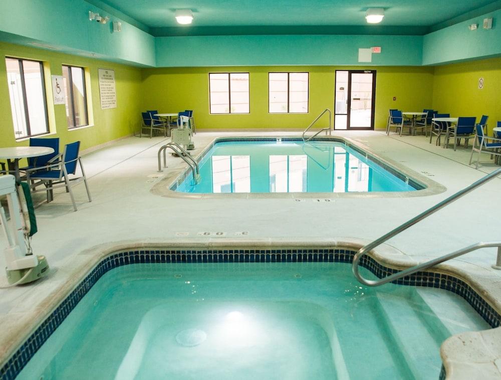 Holiday Inn Express & Suites Norfolk by IHG photo 13