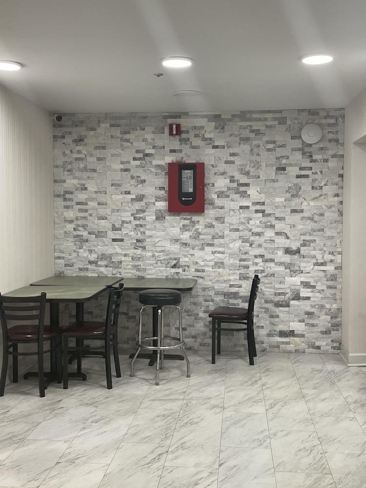 Griffin Inn and Suites photo 3