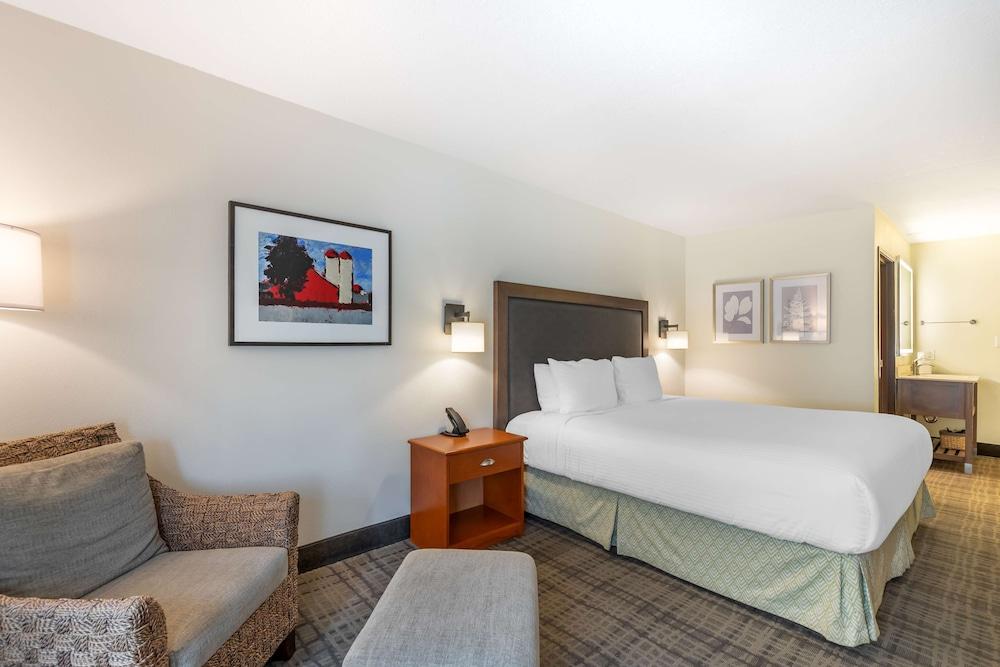 Best Western Plus University Park Inn & Suites photo 74