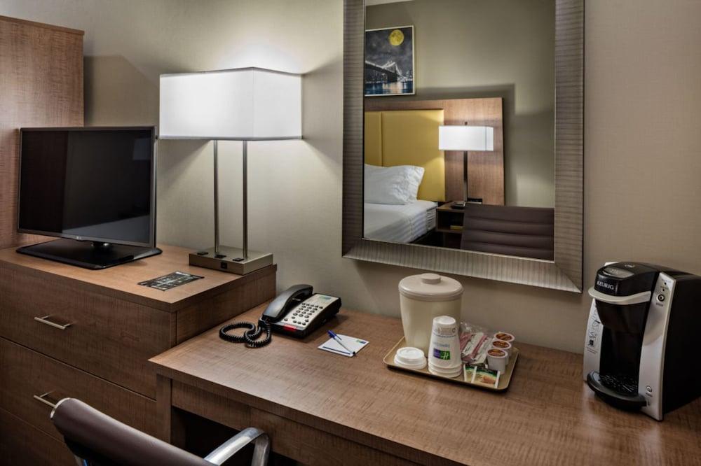 Holiday Inn Express Brooklyn, an IHG Hotel photo 12
