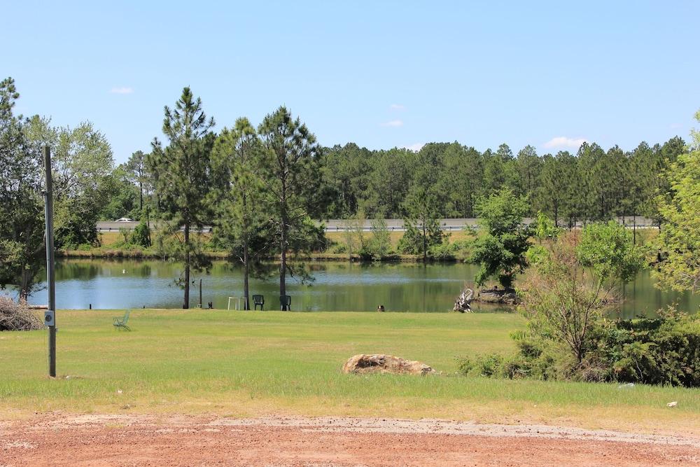 Budget Lakeview Inn photo 13