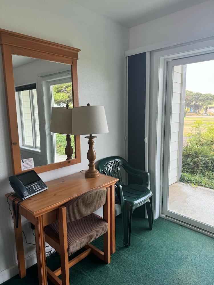 Sunset Oceanfront Lodging photo 96