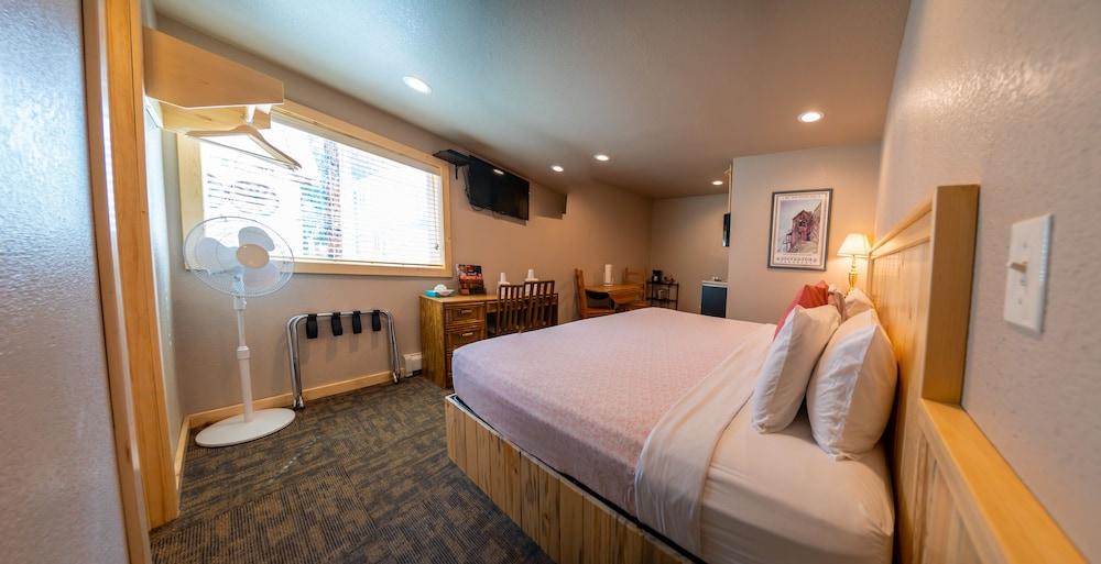 Triangle Motel photo 65