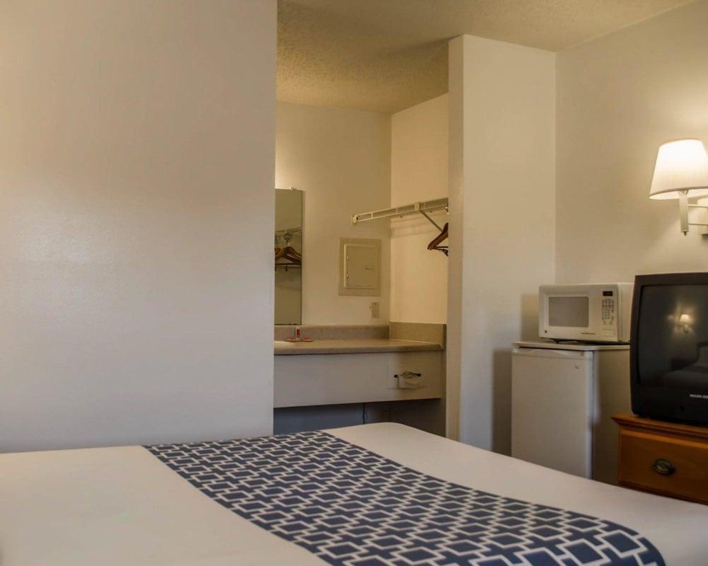 Econo Lodge Crystal River photo 6