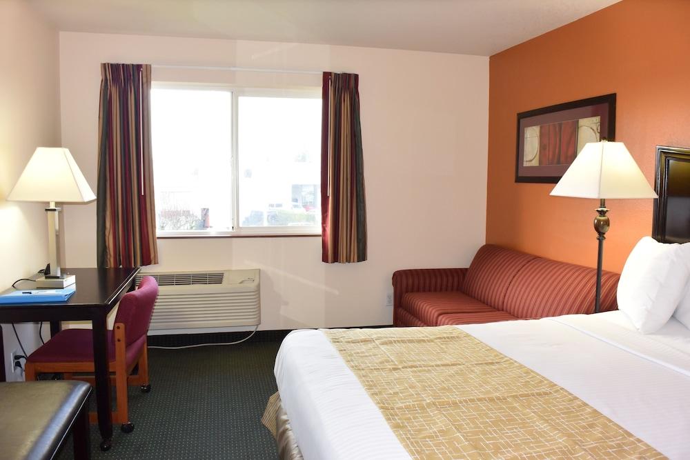 Travelodge Suites by Wyndham Newberg photo 93
