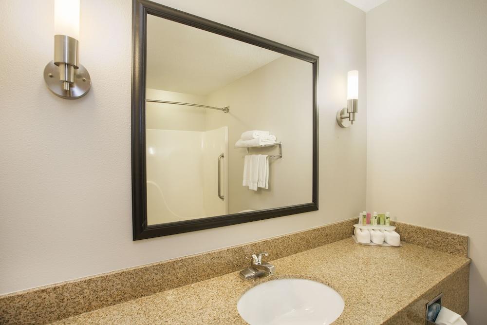 Kalamazoo Hotel and Suites photo 30