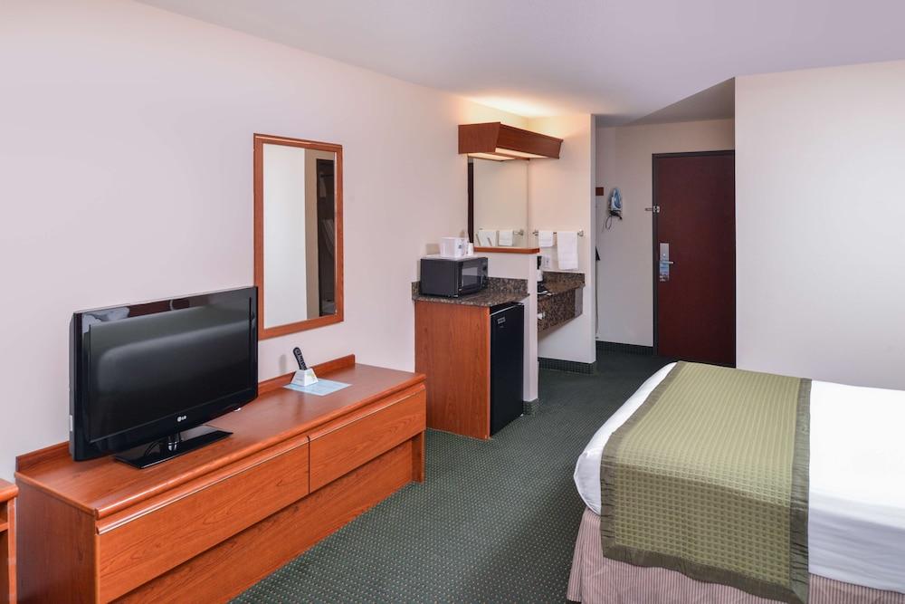 Travelodge Suites by Wyndham Newberg photo 29