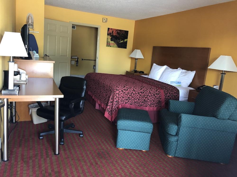 Days Inn by Wyndham Franklin photo 18