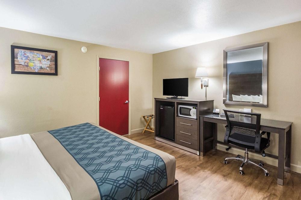 Econolodge Inn & Suites photo 21