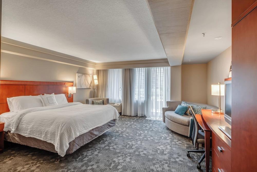 Courtyard by Marriott Jacksonville Beach Oceanfront photo 11