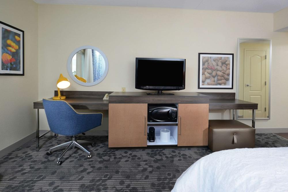 Hampton Inn & Suites Clinton - I-26 photo 14