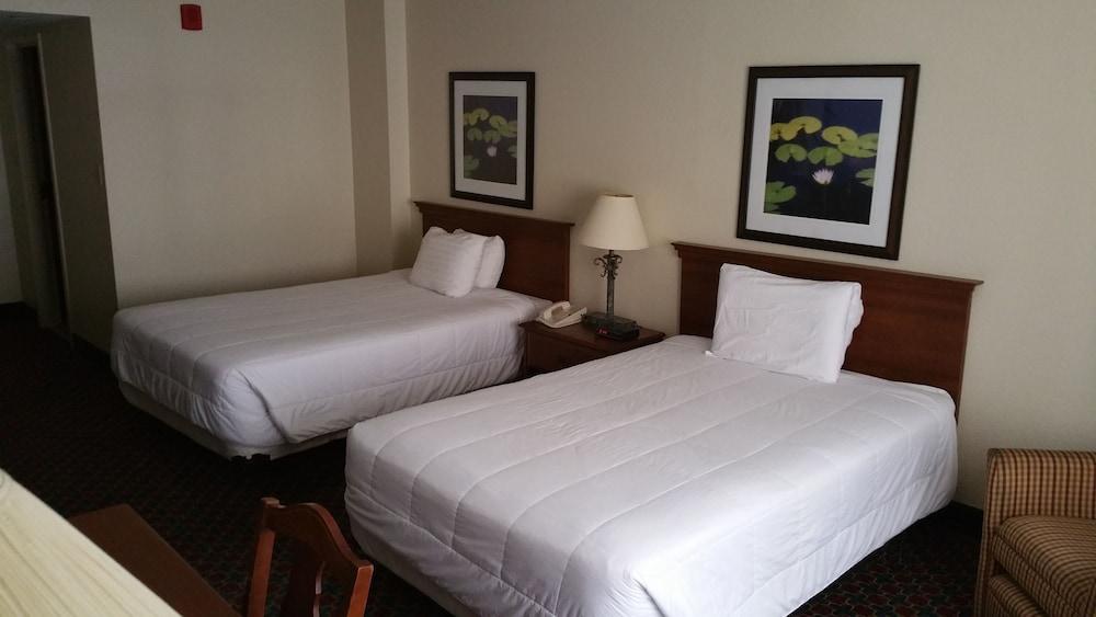 Imperial Swan Hotel & Suites photo 1