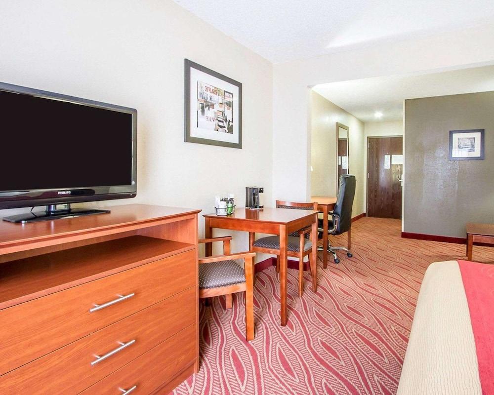 Comfort Inn Poplar Bluff North photo 20