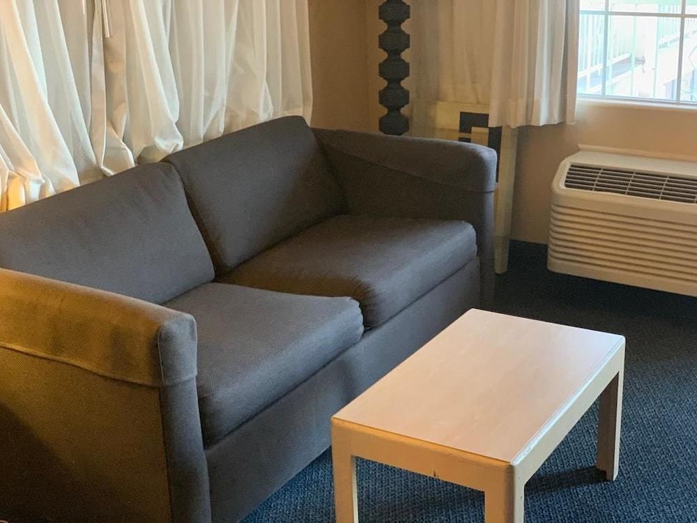 Calipatria Inn And Suites photo 7