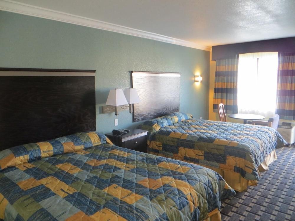 Hallmarc Inn photo 9