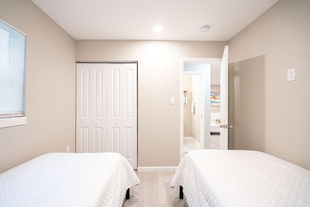 University Serenity Suites 14th photo 15