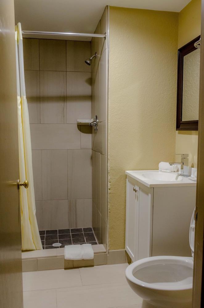 Relax Inn photo 16
