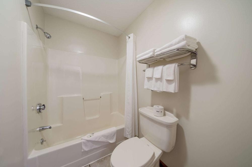 Quality Inn Great Barrington photo 16