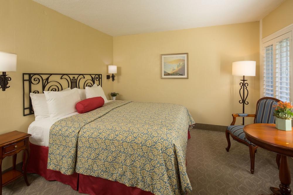Normandy Inn photo 4