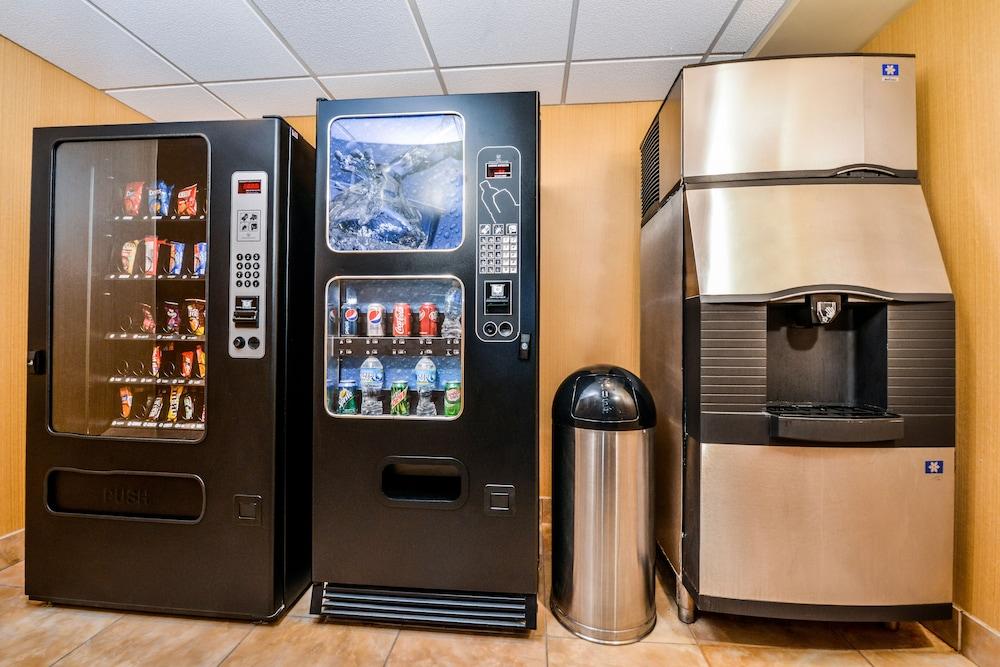 Hampton Inn Martinsburg photo 18