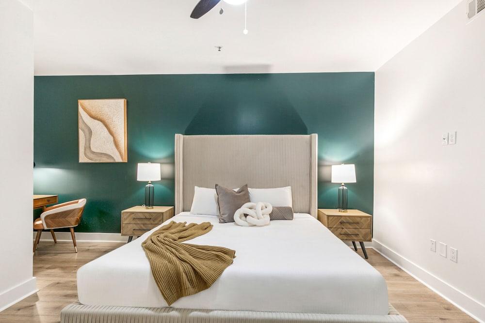 Modern Condos in California Building by Hosteeva photo 9