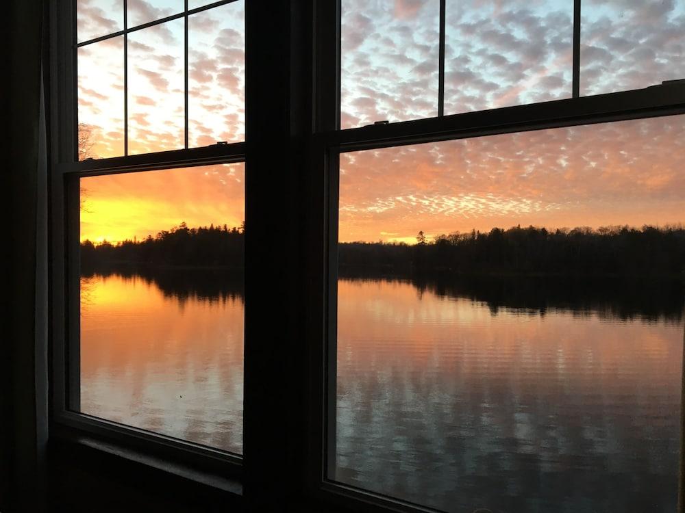Hanging Horn Lakeside Resort photo 5