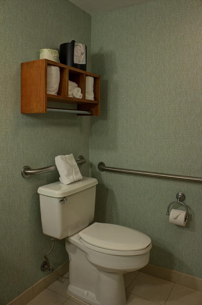 Hampton Inn Daytona Speedway photo 31